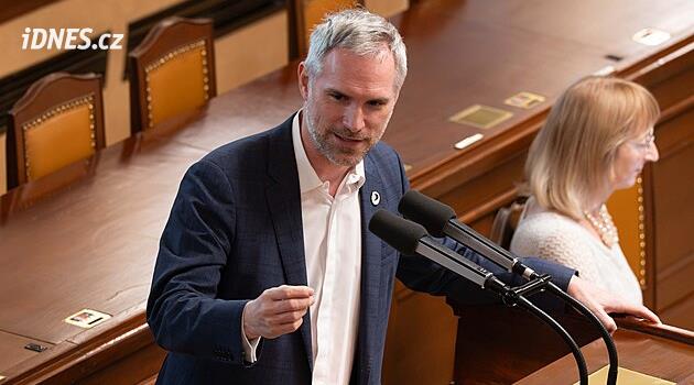 Díky za kuráž, vzkázala opozice Pavlovi. Zákon by byl podvod na lidech, vítá veto