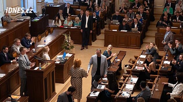 Poslanci rozhodnou o zvýšení plateb státu zdravotním pojišťovnám o 13 miliard