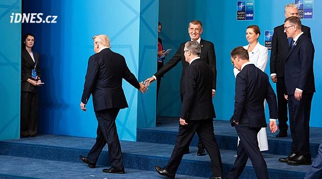 Babišovo podání ruky s Trumpem, pohotový Zelenskyj. Nejlepší momenty summitu NATO