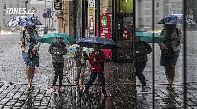 Po teplé středě se prudce ochladí. Dorazí místy vydatný déšť, na horách se objeví i sněhové vločky