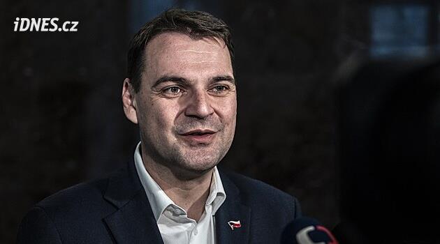 Prezident Pavel si místo bodyguardů vyžádal mluvčího a fotografa, řekl ministr Macinka