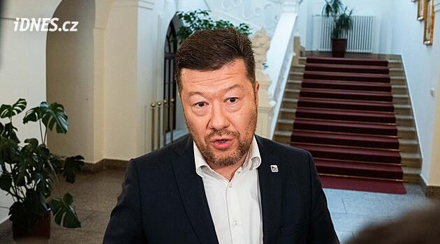 Okamura chce vyhostit Ukrajince, který ho urážel, když přišel po nebezpečné jízdě o řídiáčský průkaz