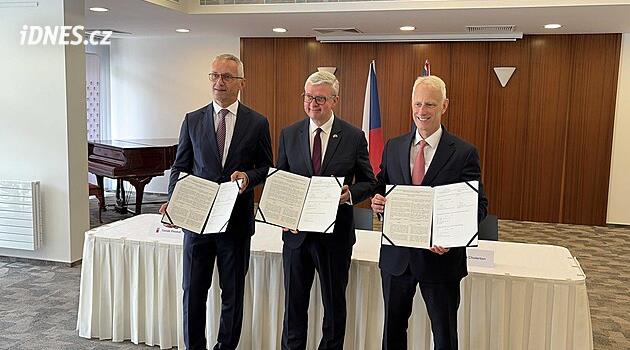 Havlíček v Londýně podepsal s Rolls-Royce memorandum o jaderné spolupráci