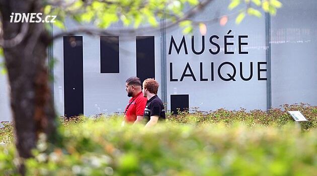 Nejen Louvre. Lupiči ukradli z muzea Lalique na francouzském venkově šperky za 4,5 milionu eur