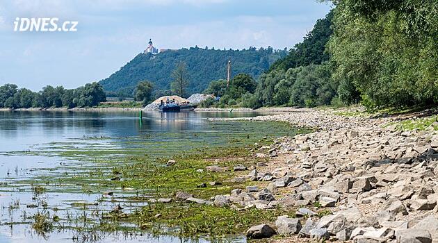 Nízká hladina Dunaje zastavila lodní dopravu v oblíbené bavorské soutěsce. Trápí i další státy