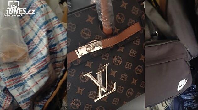 Gucci, Guess nebo Louis Vuitton. Celníci v Hřensku zabavili padělky za miliony