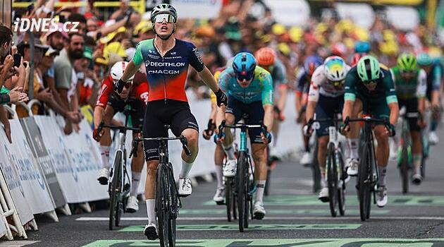 Chaos v Pau nejlépe přečetl Kooij. Při svém debutu ovládl první hromadný dojezd Tour
