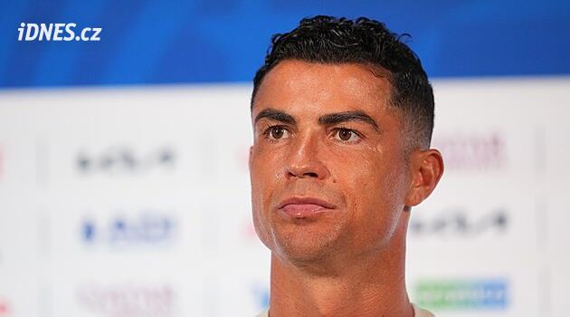 Cristiano Ronaldo ukázal své hračky. Miliardovou sbírkou luxusních vozů vyrazil fanouškům dech