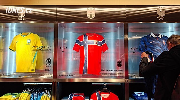 Společnosti Nike došly dresy americké fotbalové reprezentace v nejhorší možný okamžik