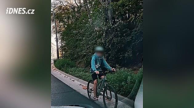 Pilsen'deki ilk uzun bisiklet şeridi sorunu da beraberinde getirdi. Bazı bisikletçiler bunun tersini yapar