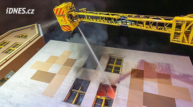 Králíci i morčata. Při požáru obchodního centra v Ostravě vyhořel i zverimex, zvířata nepřežila