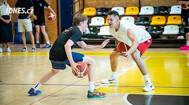 Jak trénují hráči NBA? Krejčí to v Písku ukázal mladým basketbalistům