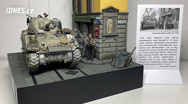 Modelář vytvořil jihoafrický tank Sherman během osvobození Florencie