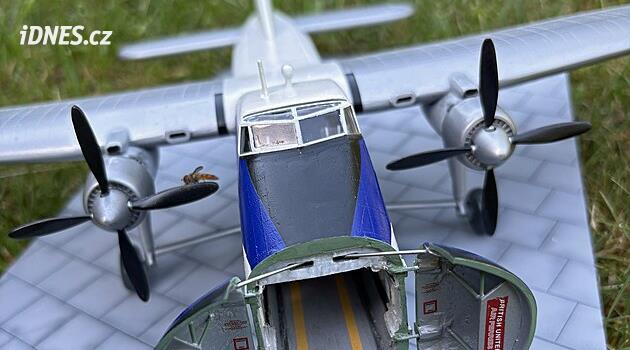 Od královské rodiny po ovce a krávy. Bristol 170 Superfreighter vozil vše