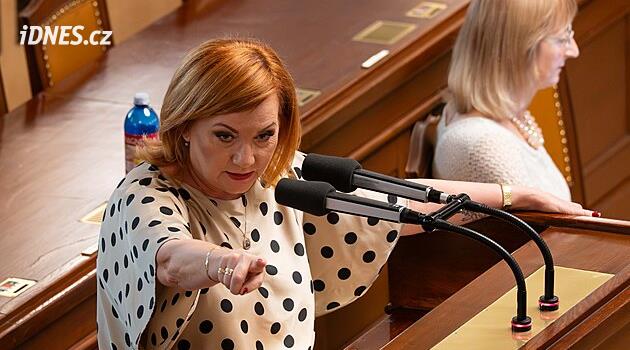 EET se vrací. Neprošel návrh opozice vyjmout z ní bezhotovostní platby.