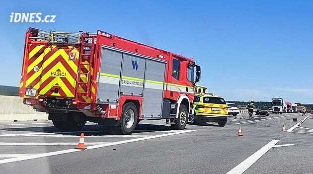 Vážná nehoda u Opatovce. Zasahoval i vrtulník, tvořily se dlouhé kolony
