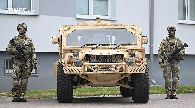 Chrudim'den paraşütçüler yeni Flyer 72 HD araçlarını devraldı