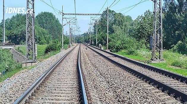Ujíždějící svah komplikuje modernizaci českotřebovského uzlu. Vlaky naberou zpoždění