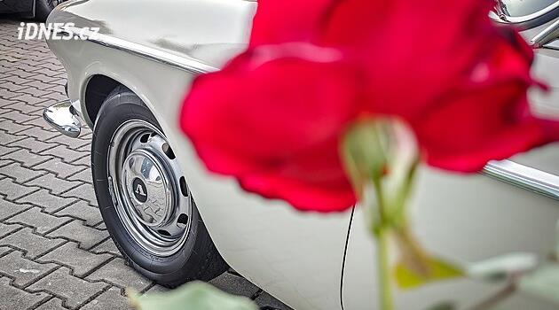 Sraz veteránů: automobilové skvosty v Modřanech. Podívejte se, co tam bylo k vidění