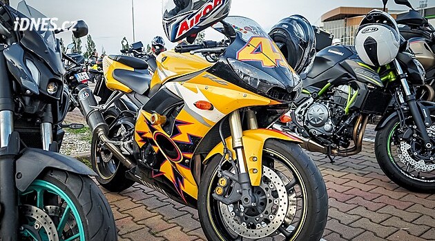 Praha zažila noční jízdu motorkářů. Z Čestlic jich do víru potemnělého velkoměsta vyrazily stovky