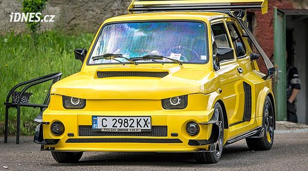 Fiat 126p'nin Heřmanov Městec'teki Konopáč otoparkında uluslararası toplantısı