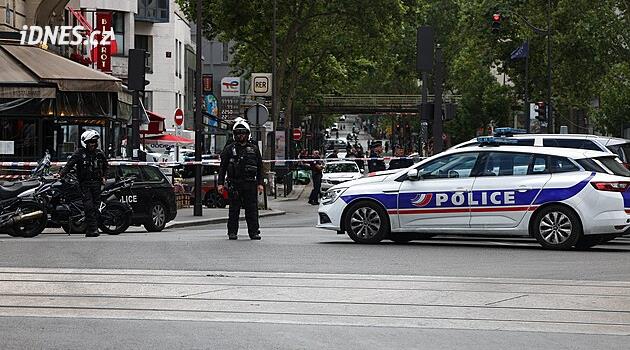 Muž pobodal v Paříži tři ženy kuchyňskými noži, zadržel ho policista v civilu