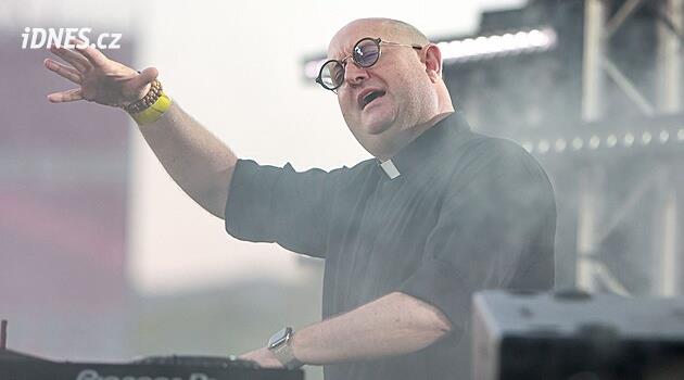 Portugalský DJ zavítal v Ostravě na mši, večer rozjel bomby na Beats for Love