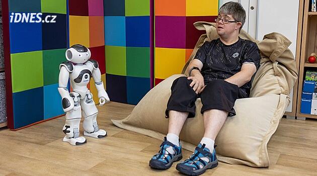 Sociální robot s umělou inteligencí zaujal Evropu