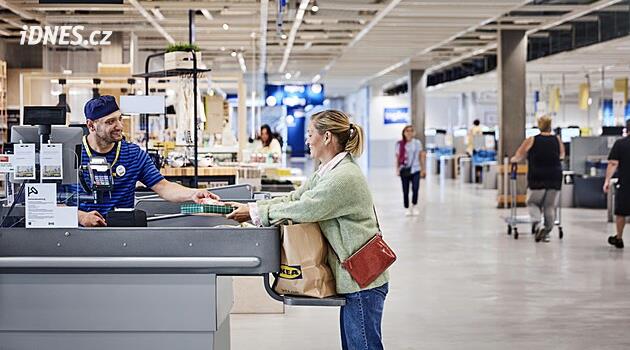 Šílenost v IKEA: Lidé tu poběží maraton, vy můžete mít celý nákup zdarma