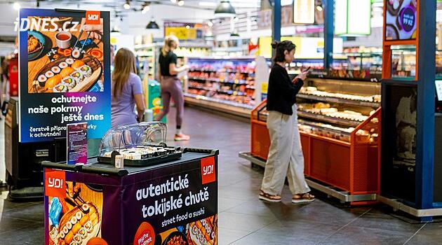 Češi jedou bomby: Japonskou lahůdku kupují v supermarketech i ve vlaku