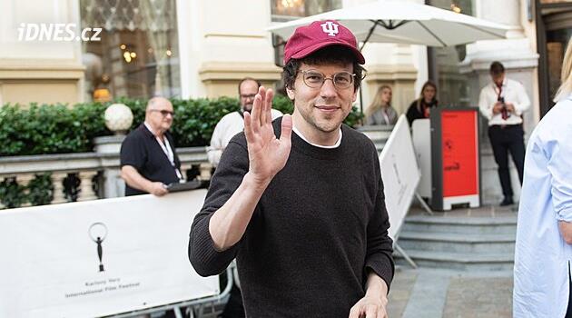 Jesse Eisenberg and Harvey Keitel Arrive at Karlovy Vary International Film Festival