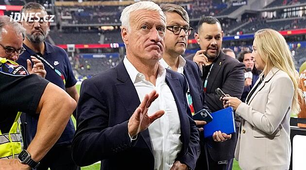 Prohra hrozně bolí, jsme zdrceni, řekl kouč Francie. Rýpl si do sudího ze Salvadoru
