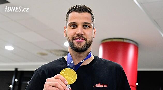 Oslavy v Hongkongu? Tajfun, Michal David či hymna. Zlatý Choupenitch: Sen se splnil