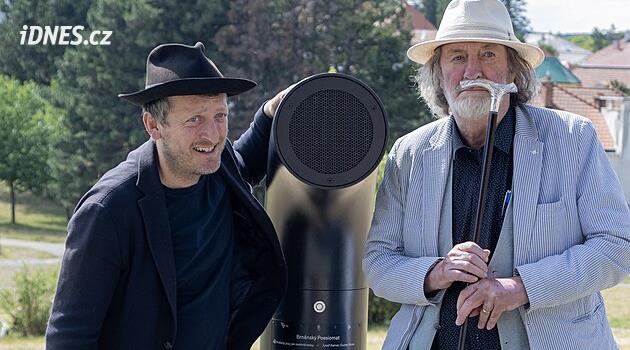 Kdo zatočí klikou, uslyší i Shakespeara v hanáčtině. Polívka pokřtil v Brně nový poesiomat