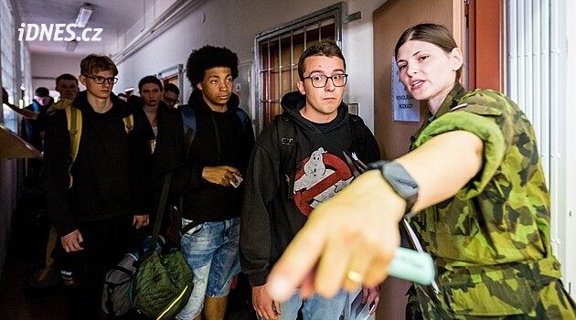 O druhé dobrovolné vojenské cvičení pro středoškoláky je nebývalý zájem