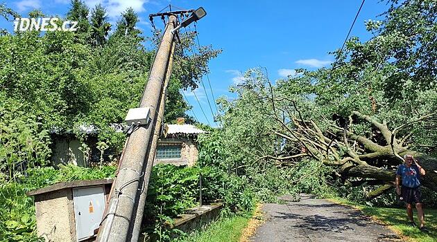 Jihlavsk'taki Rantířov'da şiddetli patlama: çatılar ve elektrik hatları yıkıldı