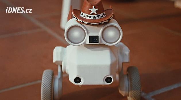 Robotický kameraman umí přeskakovat překážky a držet vás v záběru