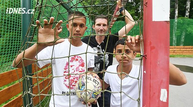 Když budu dobrý, rodiče se snad ozvou! České děti shání peníze na mundial naděje