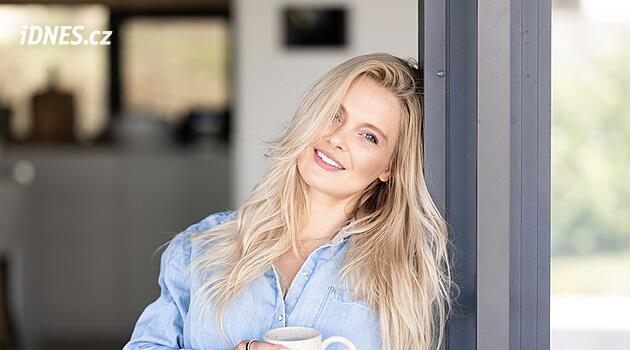 Anna Částková alias Recepty od Aničky vaří po narození dcery jinak. Večeři stíhá za 15 minut