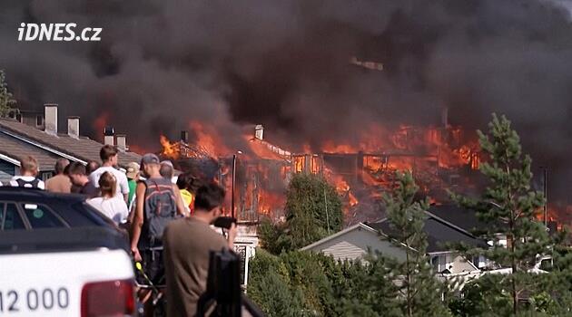 Hasiči v Norsku bojují s nejrozsáhlejším požárem za 100 let. Naději přináší déšť