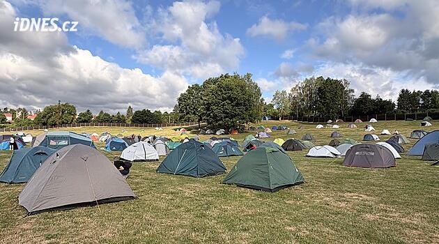 Stanový Tádž Mahal a mimóza ke snídani. Jak se během festivalu bydlí na Rolavě