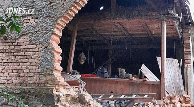 Pilsen'in kuzeyindeki yağmur ahırı silip süpürdü