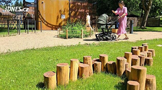 Vrbová iglú, dřevěná lehátka, herní prkvy. Ve Dvoře vzniká moderní park
