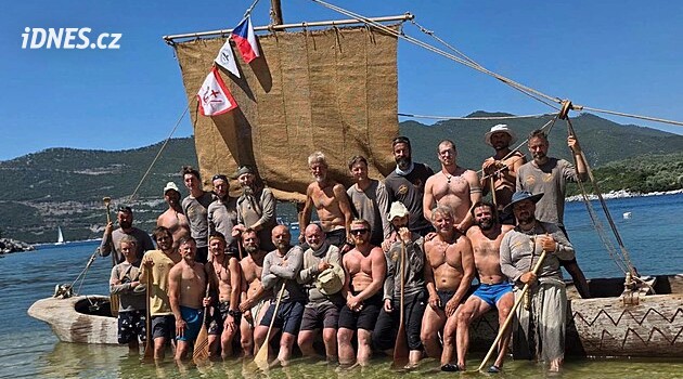 Historický okamžik. Pravěký člun znovu přečkal nástrahy otevřeného moře