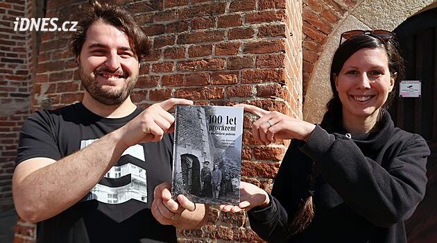 Století pod pevností. Josefov si knihou připomíná 100 let od prvních prohlídek