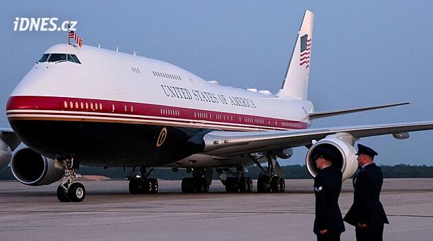 Trumpův darovaný Boeing nemá raketovou obranu. Únik informací už řeší FBI