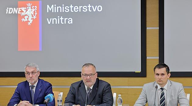 Stát zpřísní protidronovou obranu. Brokovnice všem hned ale nerozdáme, říká Metnar