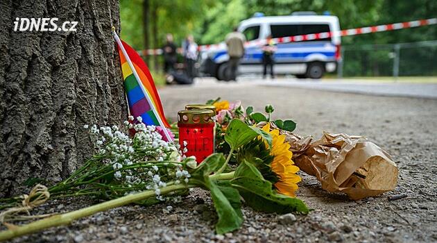 Zprvu jsme mysleli, že jen něco spadlo, líčí svědci útok na berlínský LGBT pochod