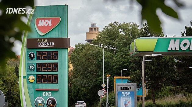 Paliva zdražují, nafta o téměř dvě koruny. V pondělí skončí regulace cen