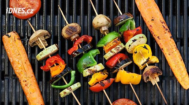 Kuřecí satay zvládnete za pár minut. Citrusová marináda pro ryby a krevety je hotová ještě dřív